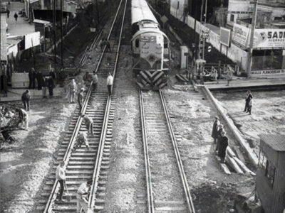 Local de SADI Metal y el ferrocaril